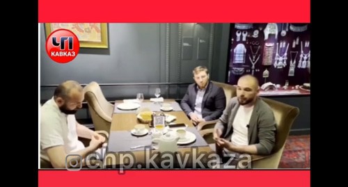 Арсен Лугуев (справа), ответственный за проведение показа мод заверяет, что уважительно относится к аварцам и другим народам Дагестана. Кадр видео ЧП Кавказ https://www.instagram.com/p/CPTqaz3KahY/ Арсен Лугуев (справа), ответственный за проведение показа мод заверяет, что уважительно относится к аварцам и другим народам Дагестана. Кадр видео ЧП Кавказ https://www.instagram.com/p/CPTqaz3KahY/