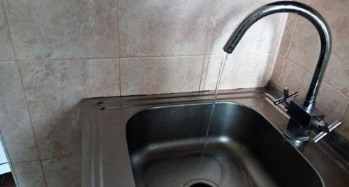 Водопроводная вода. Фото Людмилы Маратовой для "Кавказского узла" Водопроводная вода. Фото Людмилы Маратовой для "Кавказского узла"