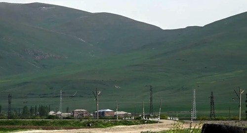 Пограничное село Норабак. Кадр видео
"Sputnik Армения" https://www.youtube.com/watch?v=G05pSwTXErU Пограничное село Норабак. Кадр видео
"Sputnik Армения" https://www.youtube.com/watch?v=G05pSwTXErU