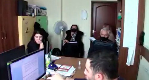 Допрос Зарины Дзагоевой (крайняя слева). Стоп-кадр видео "Цхинвали допрос судмедэксперта Зарины Дзагоевой по делу Инала Джабиева", https://youtu.be/D3LDhcQQAS8 Допрос Зарины Дзагоевой (крайняя слева). Стоп-кадр видео "Цхинвали допрос судмедэксперта Зарины Дзагоевой по делу Инала Джабиева", https://youtu.be/D3LDhcQQAS8