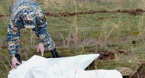 Карабахские спасатели нашли останки военнослужащего. Фото: Facebook / ԱՀ Արտակարգ իրավիճակների պետական ծառայություն Карабахские спасатели нашли останки военнослужащего. Фото: Facebook / ԱՀ Արտակարգ իրավիճակների պետական ծառայություն