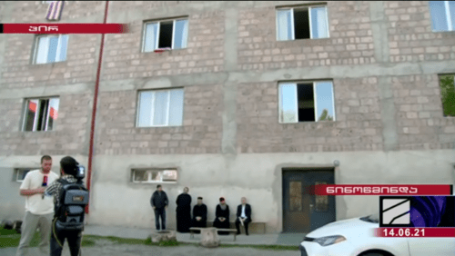 Здание интерната для сирот в Ниноцминде. Стоп-кадр репортажа телекомпании "Рустави 2". Здание интерната для сирот в Ниноцминде. Стоп-кадр репортажа телекомпании "Рустави 2".
