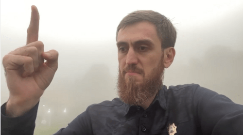 Чингиз Ахмадов. Стоп-кадр видеообращения о "врагах чеченского народа" -  https://www.instagram.com/tv/CQTjvV4BjIA/?utm_medium=copy_link**