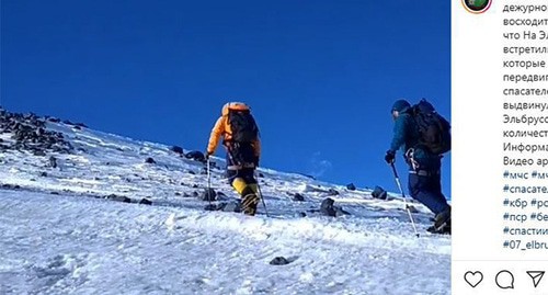 Альпинисты на Эльбрусе. Скриншот видео https://www.instagram.com/p/CQx6uYIotCg/ Альпинисты на Эльбрусе. Скриншот видео https://www.instagram.com/p/CQx6uYIotCg/
