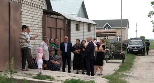 Жители микрорайона Северный в Усть-Джегуте. Кадр видео
Архыз 24 https://www.youtube.com/watch?v=k7npay0qKBs&t=9s Жители микрорайона Северный в Усть-Джегуте. Кадр видео
Архыз 24 https://www.youtube.com/watch?v=k7npay0qKBs&t=9s