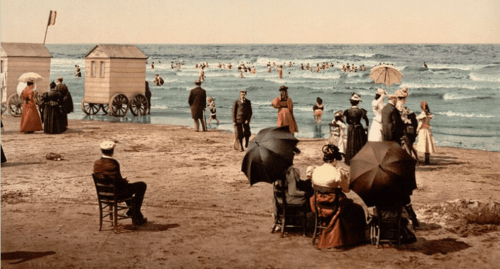 Пляж в Биаррице в 1922 году. Фото: автор неизвестен, источник - https://www.lakeside-lodges.at/history/ Пляж в Биаррице в 1922 году. Фото: автор неизвестен, источник - https://www.lakeside-lodges.at/history/