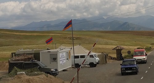 Пограничный пункт на границе Армении и Азербайджана. Фото Армине Мартиросян для "Кавказского узла" Пограничный пункт на границе Армении и Азербайджана. Фото Армине Мартиросян для "Кавказского узла"