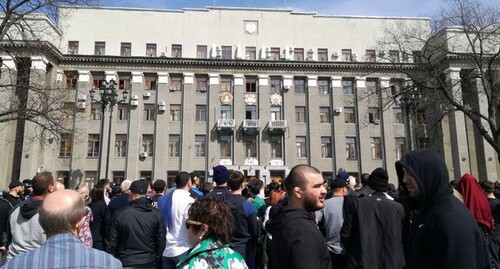 Участники акции протеста. Владикавказ, 20 апреля 2020 года. Фото Эммы Марзоевой для "Кавказского узла" Участники акции протеста. Владикавказ, 20 апреля 2020 года. Фото Эммы Марзоевой для "Кавказского узла"