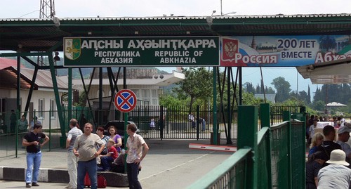 Пропускной пункт на границе Абхазии и России. Фото: user:DILIN https://ru.wikipedia.org/wiki/Государственная_граница_Республики_Абхазия Пропускной пункт на границе Абхазии и России. Фото: user:DILIN https://ru.wikipedia.org/wiki/Государственная_граница_Республики_Абхазия