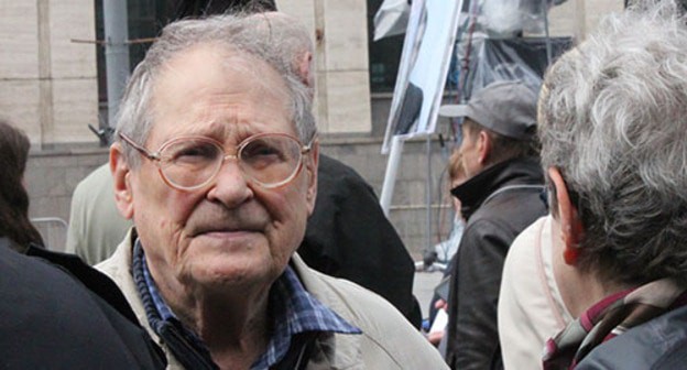 Сергей Ковалев на митинге «За свободную Россию без репрессий и произвола», 2018 год. Фото: DonSimon - https://ru.wikipedia.org Сергей Ковалев на митинге «За свободную Россию без репрессий и произвола», 2018 год. Фото: DonSimon - https://ru.wikipedia.org