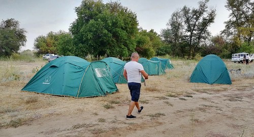 Палаточный городок противников вырубки дубов в Волго-Ахтубинской пойме. Фото Татьяны Филимоновой для "Кавказского узла" Палаточный городок противников вырубки дубов в Волго-Ахтубинской пойме. Фото Татьяны Филимоновой для "Кавказского узла"