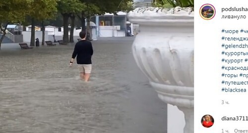 Затопленная после ливня улица в Геленджике. Стопкадр из видео в Instagram-паблике "Подслушано. Геленджик" https://www.instagram.com/p/CSmebqJKJeA/ Затопленная после ливня улица в Геленджике. Стопкадр из видео в Instagram-паблике "Подслушано. Геленджик" https://www.instagram.com/p/CSmebqJKJeA/