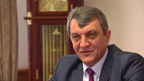 Сергей Меняйло. Кадр видео:
Виталий Матроскин https://www.youtube.com/watch?v=EUY_xy73xvo Сергей Меняйло. Кадр видео:
Виталий Матроскин https://www.youtube.com/watch?v=EUY_xy73xvo