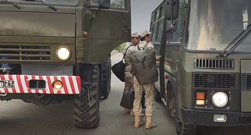 Военнослужащие мобильного многопрофильного госпиталя (ЮВО) приступили к совершению 800-километрового марша на штатной технике из города Буденновска (Ставропольский край) в Республику Абхазия. Кадр видео https://tvzvezda.ru/ Военнослужащие мобильного многопрофильного госпиталя (ЮВО) приступили к совершению 800-километрового марша на штатной технике из города Буденновска (Ставропольский край) в Республику Абхазия. Кадр видео https://tvzvezda.ru/