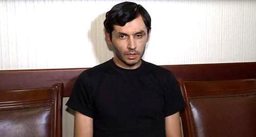 Юнис Сафаров. Кадр видео Youtube / Xəzər Xəbər https://ru.sputnik.az/azerbaijan/20180706/416090838/gjandzha-azerbaijan-arest-pokazanija-policija.html Юнис Сафаров. Кадр видео Youtube / Xəzər Xəbər https://ru.sputnik.az/azerbaijan/20180706/416090838/gjandzha-azerbaijan-arest-pokazanija-policija.html