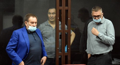 Михаил Музраев и его адвокаты. Фото Константина Волгина для "Кавказского узла"
Михаил Музраев и его адвокаты. Фото Константина Волгина для "Кавказского узла"