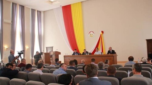 Заседание парламента Южной Осетии. Фото пресс-службы парламента. http://www.parliamentrso.org Заседание парламента Южной Осетии. Фото пресс-службы парламента. http://www.parliamentrso.org