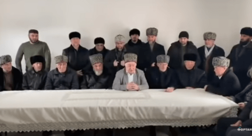 Заявление представителей тейпов. Фото: стоп-кадр видео - https://youtu.be/HfLpXoNdIz4?t=127 Заявление представителей тейпов. Фото: стоп-кадр видео - https://youtu.be/HfLpXoNdIz4?t=127