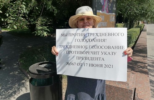 Участница пикета в Волгограде. Фото: Татьяны Филимоновой для "Кавказского узла". Участница пикета в Волгограде. Фото: Татьяны Филимоновой для "Кавказского узла".