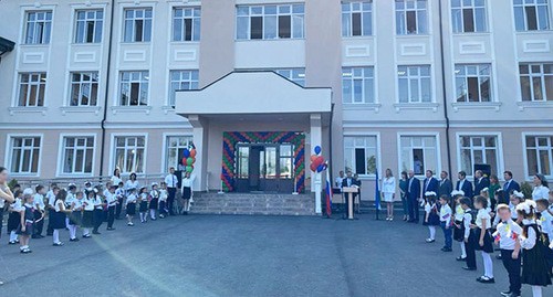 Открытие новой школы в Солдатской. Фото предоставлено Аминой Вороковой Открытие новой школы в Солдатской. Фото предоставлено Аминой Вороковой