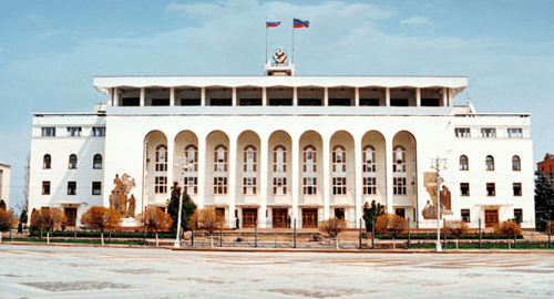 Здание правительствао Дагестана, фото: Автор: АбуУбайда, https://commons.wikimedia.org/w/index.php?curid=17538406 Здание правительствао Дагестана, фото: Автор: АбуУбайда, https://commons.wikimedia.org/w/index.php?curid=17538406