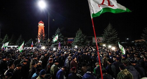 Протестная акция в Магасе. Октябрь 2018 года. Фото: REUTERS/Maxim Shemetov Протестная акция в Магасе. Октябрь 2018 года. Фото: REUTERS/Maxim Shemetov