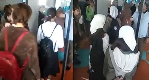 Ученицы заходят в школу. Коллаж "Кавказского узла". Стоп-кадр видео "Это школа или концлагерь?": учениц не пропускают в школу без косынок", https://youtu.be/I0ctRpYejR8 Ученицы заходят в школу. Коллаж "Кавказского узла". Стоп-кадр видео "Это школа или концлагерь?": учениц не пропускают в школу без косынок", https://youtu.be/I0ctRpYejR8