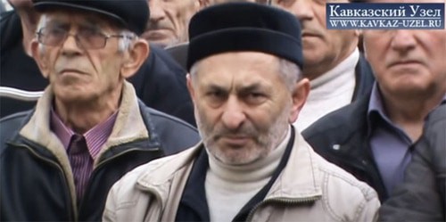 Сход в селе Ирганай. Дагестан, 7 марта 2014 г. Скриншот видео "Кавказского узла" https://www.youtube.com/watch?v=aIbW-mNGJBM Сход в селе Ирганай. Дагестан, 7 марта 2014 г. Скриншот видео "Кавказского узла" https://www.youtube.com/watch?v=aIbW-mNGJBM