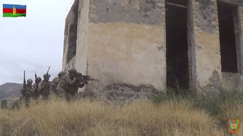 Турецко-азербайджанские учения в Лачинском районе. Стоп-кадр видеоролика на канале Минобороны Азербайджана в YouTube – https://www.youtube.com/watch?v=0hC6FjdBauk Турецко-азербайджанские учения в Лачинском районе. Стоп-кадр видеоролика на канале Минобороны Азербайджана в YouTube – https://www.youtube.com/watch?v=0hC6FjdBauk