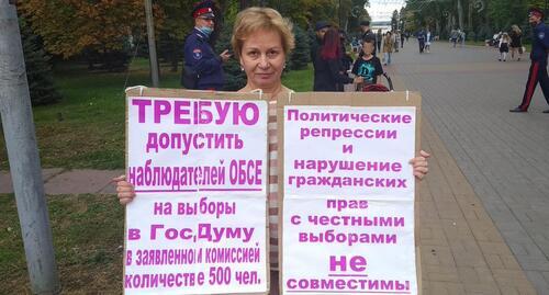 Тамара Гродникова на пикете в Волгограде 12 сентября 2021 года. Фото Татьяны Филимоновой для «Кавказского узла» Тамара Гродникова на пикете в Волгограде 12 сентября 2021 года. Фото Татьяны Филимоновой для «Кавказского узла»