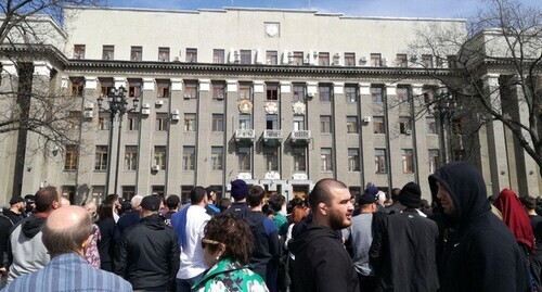 Участники акции протеста. Владикавказ, 20 апреля 2020 года. Фото Эммы Марзоевой для "Кавказского узла"
Участники акции протеста. Владикавказ, 20 апреля 2020 года. Фото Эммы Марзоевой для "Кавказского узла"