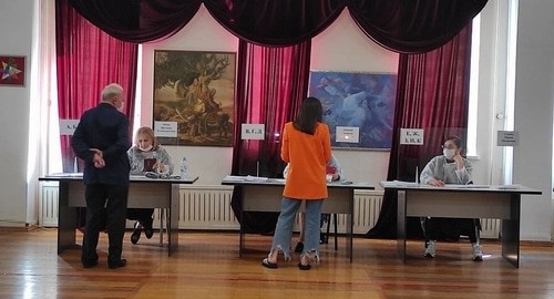 Голосование во Владикавказе. 19 сентября 2021 года. Фото Эммы Марзоевой для "Кавказского узла". Голосование во Владикавказе. 19 сентября 2021 года. Фото Эммы Марзоевой для "Кавказского узла".