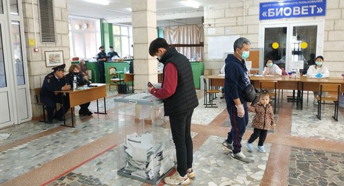 Выборы в Калмыкии. Элиста, 18 сентября 2021 г. Фото Бадмы Бюрчиева для "Кавказского узла"
Выборы в Калмыкии. Элиста, 18 сентября 2021 г. Фото Бадмы Бюрчиева для "Кавказского узла"