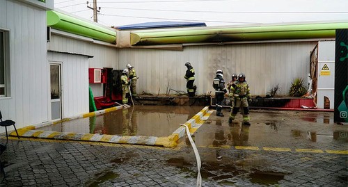 Пожар на АЗС в Махачкале. Фото: ГУ МЧС России по РД Пожар на АЗС в Махачкале. Фото: ГУ МЧС России по РД