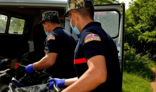 Сотрудники Службы по чрезвычайным ситуациям Нагорного Карабаха. https://www.facebook.com/photo?fbid=231711128975063&set=a.204085841737592 Сотрудники Службы по чрезвычайным ситуациям Нагорного Карабаха. https://www.facebook.com/photo?fbid=231711128975063&set=a.204085841737592