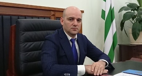 Дмитрий Дбар. Источник: МВД Абхазии https://mvdra.org/foto/р_Д.С.Дбар.jpg Дмитрий Дбар. Источник: МВД Абхазии https://mvdra.org/foto/р_Д.С.Дбар.jpg