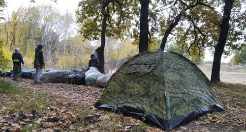 Палатка в Волго-Ахтубинской пойме. Фото Михаила Соломонова Палатка в Волго-Ахтубинской пойме. Фото Михаила Соломонова