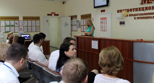 Посетители МФЦ в Волгограде. Фото https://bloknot-volgograd.ru/news/volgogradtsam-vernuli-vozmozhnost-ochno-poseshchat-1405144?utm_source=yxnews&utm_medium=desktop&nw=1634797737000 Посетители МФЦ в Волгограде. Фото https://bloknot-volgograd.ru/news/volgogradtsam-vernuli-vozmozhnost-ochno-poseshchat-1405144?utm_source=yxnews&utm_medium=desktop&nw=1634797737000