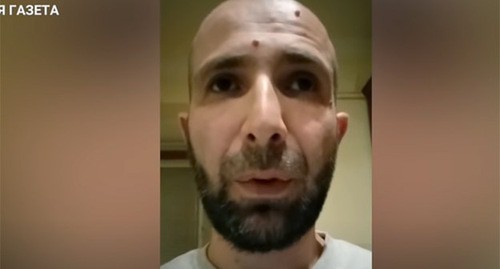Уроженец Грозного Салман Мукаев. Скриншот видео "Новая газета" https://www.youtube.com/watch?v=_iDwxNIs7yo Уроженец Грозного Салман Мукаев. Скриншот видео "Новая газета" https://www.youtube.com/watch?v=_iDwxNIs7yo