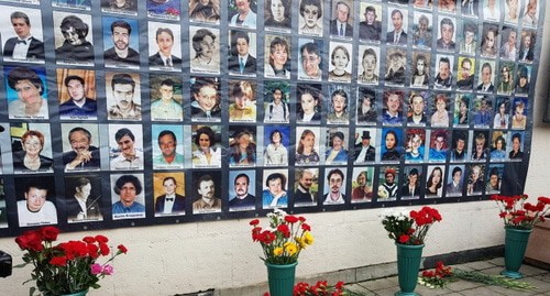 Мемориал памяти жертв теракта на Дубровке, фото: https://ru.wikipedia.org/wiki/%D0%A2%D0%B5%D1%80%D0%B0%D0%BA%D1%82_%D0%BD%D0%B0_%D0%94%D1%83%D0%B1%D1%80%D0%BE%D0%B2%D0%BA%D0%B5 Мемориал памяти жертв теракта на Дубровке, фото: https://ru.wikipedia.org/wiki/%D0%A2%D0%B5%D1%80%D0%B0%D0%BA%D1%82_%D0%BD%D0%B0_%D0%94%D1%83%D0%B1%D1%80%D0%BE%D0%B2%D0%BA%D0%B5