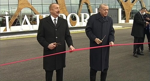 Ильхам Алиев и Реджеп Эрдоган, стопкадр видео канала BUDROOO NEWS
https://www.youtube.com/watch?v=cpdO5FAl_m0&t=1s Ильхам Алиев и Реджеп Эрдоган, стопкадр видео канала BUDROOO NEWS
https://www.youtube.com/watch?v=cpdO5FAl_m0&t=1s