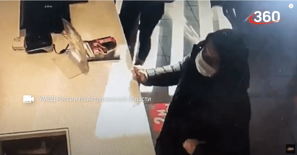 Магомед Алханов после побега. Стоп-кадр видео https://youtu.be/AblfARmOLWQ Магомед Алханов после побега. Стоп-кадр видео https://youtu.be/AblfARmOLWQ