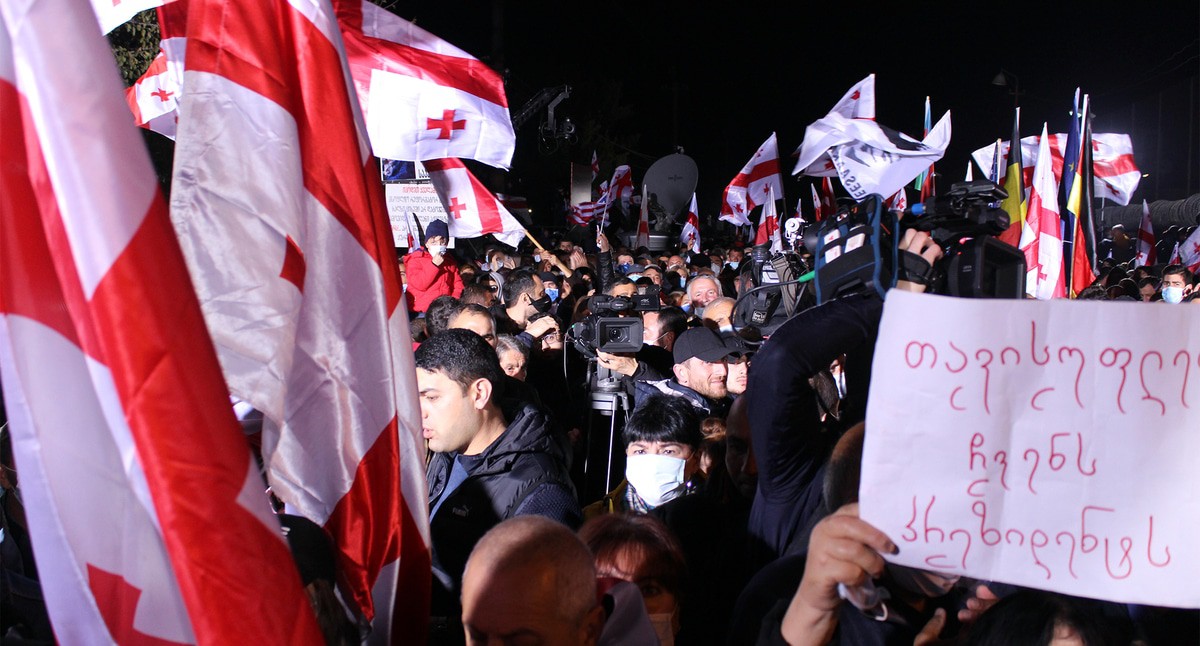 Митинг в Рустави 6 ноября 2021 года. Фото Инны Кукуджановой для "Кавказского узла" Митинг в Рустави 6 ноября 2021 года. Фото Инны Кукуджановой для "Кавказского узла"