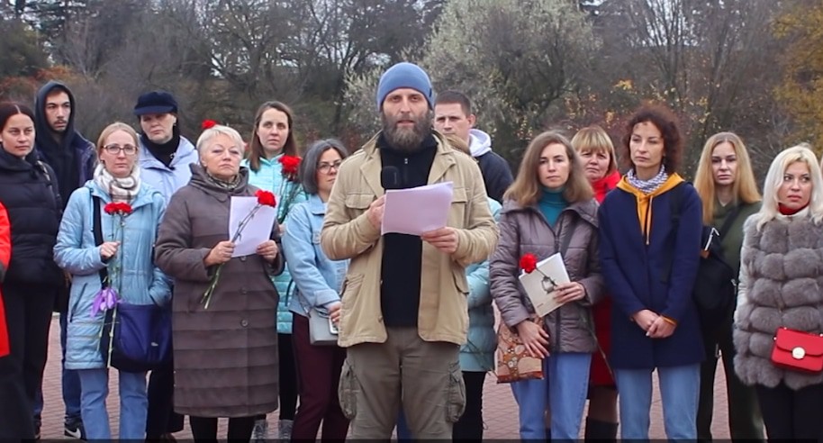 Жители Ростова-на-Дону обращаются к Владимиру Путину. Кадр видео
Родительское Всероссийское Сопротивление РВС https://www.youtube.com/watch?v=8TpHnuh8cPk Жители Ростова-на-Дону обращаются к Владимиру Путину. Кадр видео
Родительское Всероссийское Сопротивление РВС https://www.youtube.com/watch?v=8TpHnuh8cPk