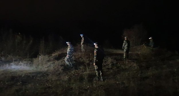 Карабахские спасатели во время поисков останков военнослужащих. Скриншот со страницы Facebook https://www.facebook.com/photo?fbid=266078712204971&set=a.204085831737593 Карабахские спасатели во время поисков останков военнослужащих. Скриншот со страницы Facebook https://www.facebook.com/photo?fbid=266078712204971&set=a.204085831737593