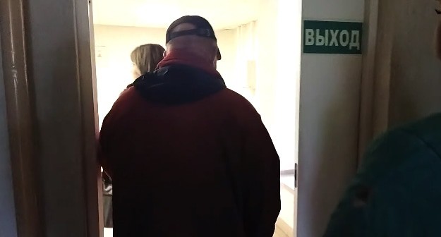 Стихийная акция в здании Роспотребнадзора. Скриншот видео "Все в наших руках!" https://www.youtube.com/watch?v=pVgKoDfuyCU Стихийная акция в здании Роспотребнадзора. Скриншот видео "Все в наших руках!" https://www.youtube.com/watch?v=pVgKoDfuyCU