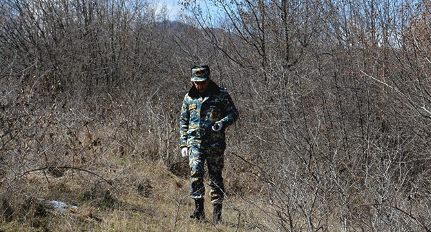Поиск останков солдат в Нагорном Карабахе. Фото https://www.facebook.com/RescueServiceOfTheNKR Поиск останков солдат в Нагорном Карабахе. Фото https://www.facebook.com/RescueServiceOfTheNKR