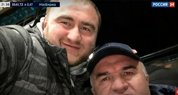 Рауль (справа) и Рауф Арашуковы. Скриншот видео "Россия 24" https://www.youtube.com/watch?v=Y7_j-TC9wdM Рауль (справа) и Рауф Арашуковы. Скриншот видео "Россия 24" https://www.youtube.com/watch?v=Y7_j-TC9wdM