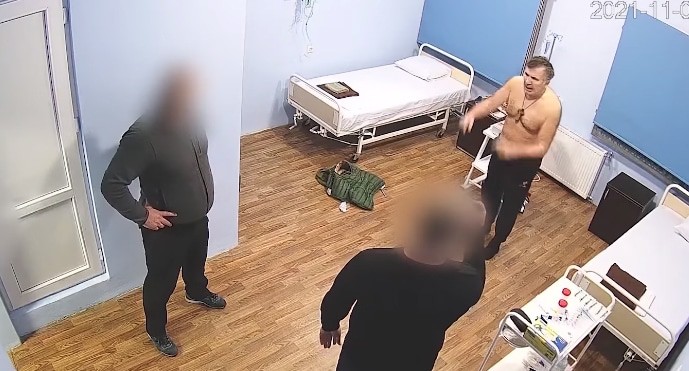 Кадр видеозаписи третьего президента Грузии Михаила Саакашвили в кабинете тюремной больницы. Кадр видео: Специальная пенитенциарная служба Грузии https://www.facebook.com/watch/?v=1061505497963689&ref=sharing Кадр видеозаписи третьего президента Грузии Михаила Саакашвили в кабинете тюремной больницы. Кадр видео: Специальная пенитенциарная служба Грузии https://www.facebook.com/watch/?v=1061505497963689&ref=sharing