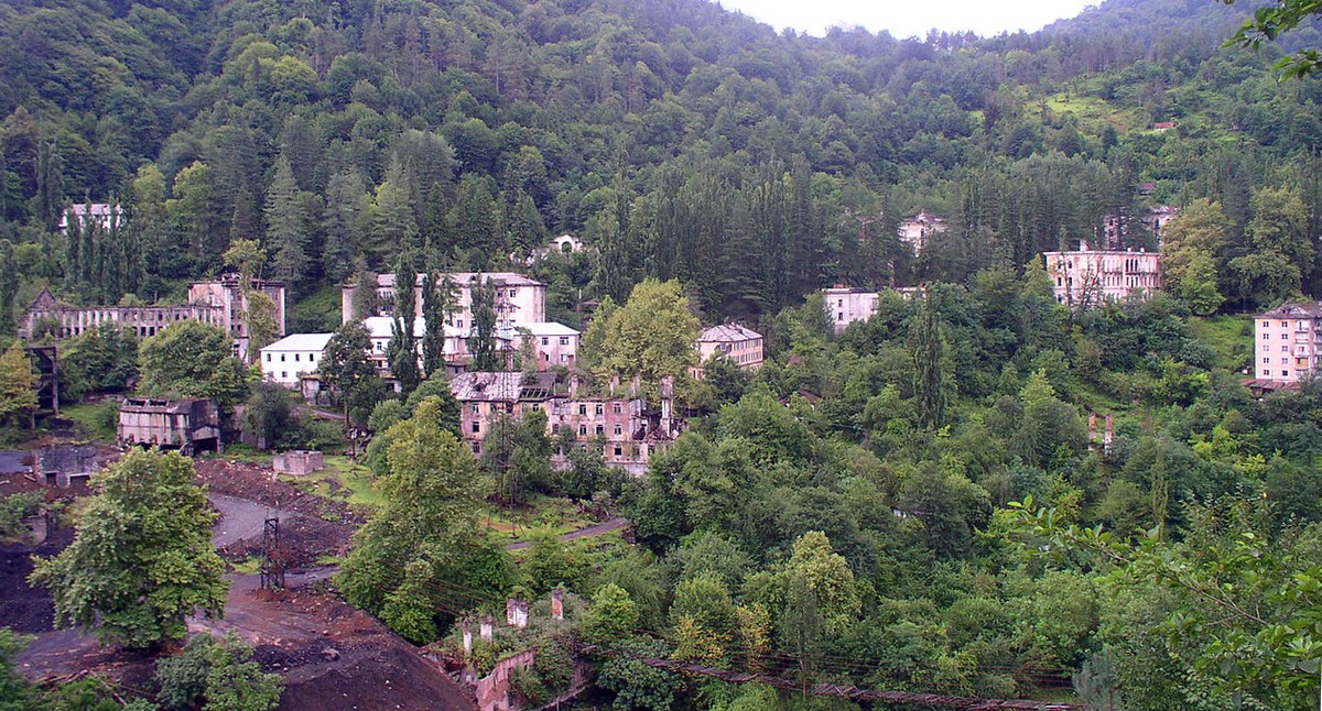 Ткуарчалский район Абхазии. Фото Alaexis https://ru.wikipedia.org/wiki/Ткварчельский_район Ткуарчалский район Абхазии. Фото Alaexis https://ru.wikipedia.org/wiki/Ткварчельский_район